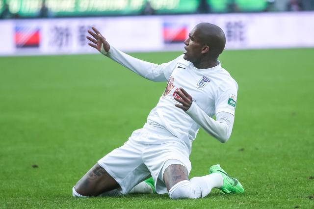 1740302444029001957.jpg 【中超】弗兰克卡兰加分别建功 绿城1比1英博