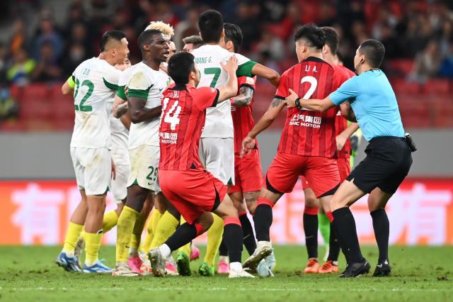 必发体育-上海海港拒绝崩盘：击败山东泰山 用胜利拿下冠军