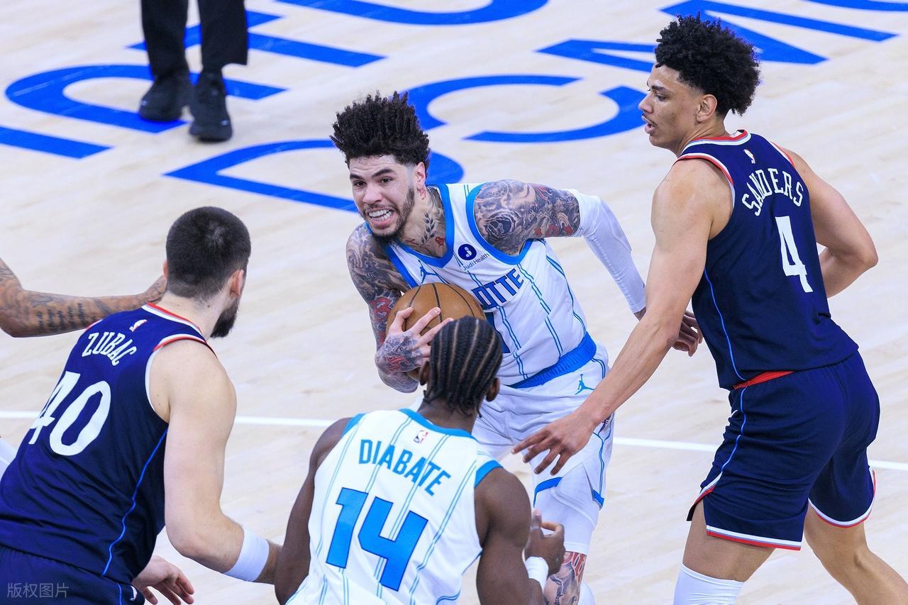 超越奥尼尔！哈登得分历史第9！出来见上帝！小卡35+5+3打爆黄蜂