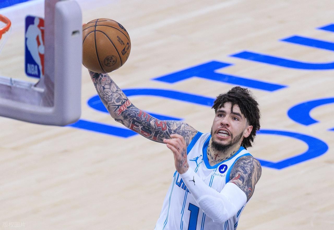 超越奥尼尔！哈登得分历史第9！出来见上帝！小卡35+5+3打爆黄蜂