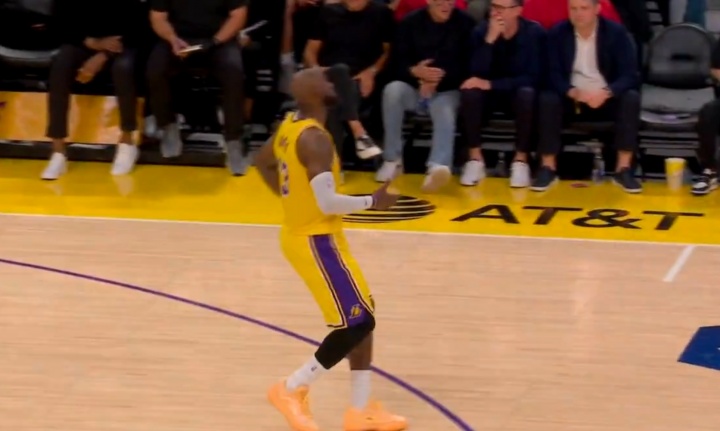 必发彩票app下载链接在哪-担当！詹姆斯询问教练组：八村几犯了？有必要的话 我来防约基奇